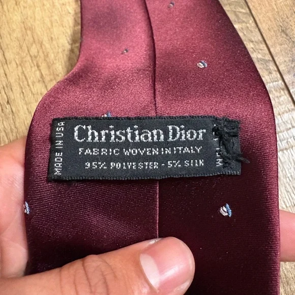 Christian Dior Burgundy Tie with Subtle Dots - Picture 4 of 4